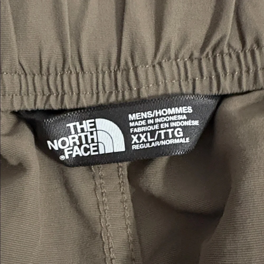 The North Face NWOT Men's Cargo Shorts Size XXL